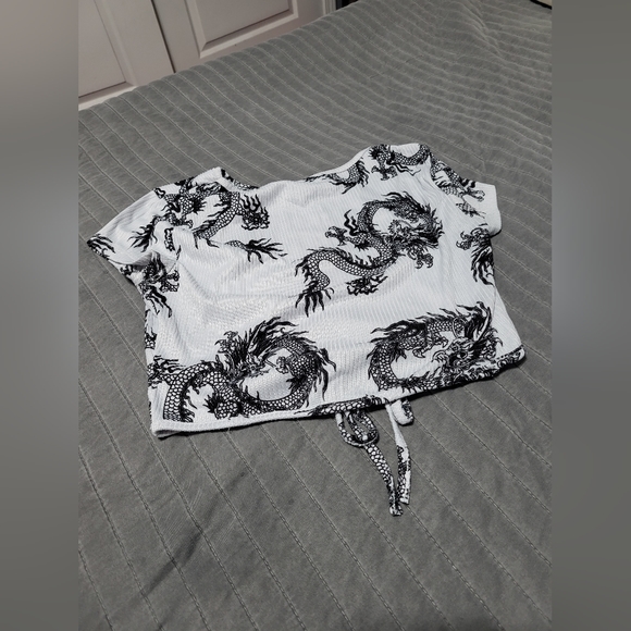 Rue 21 black and white Japanese dragon crop top shirt - Picture 2 of 4
